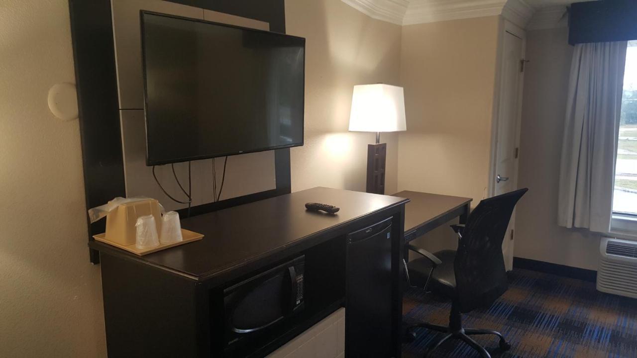 Regency Inn & Suites Pensacola Eksteriør billede
