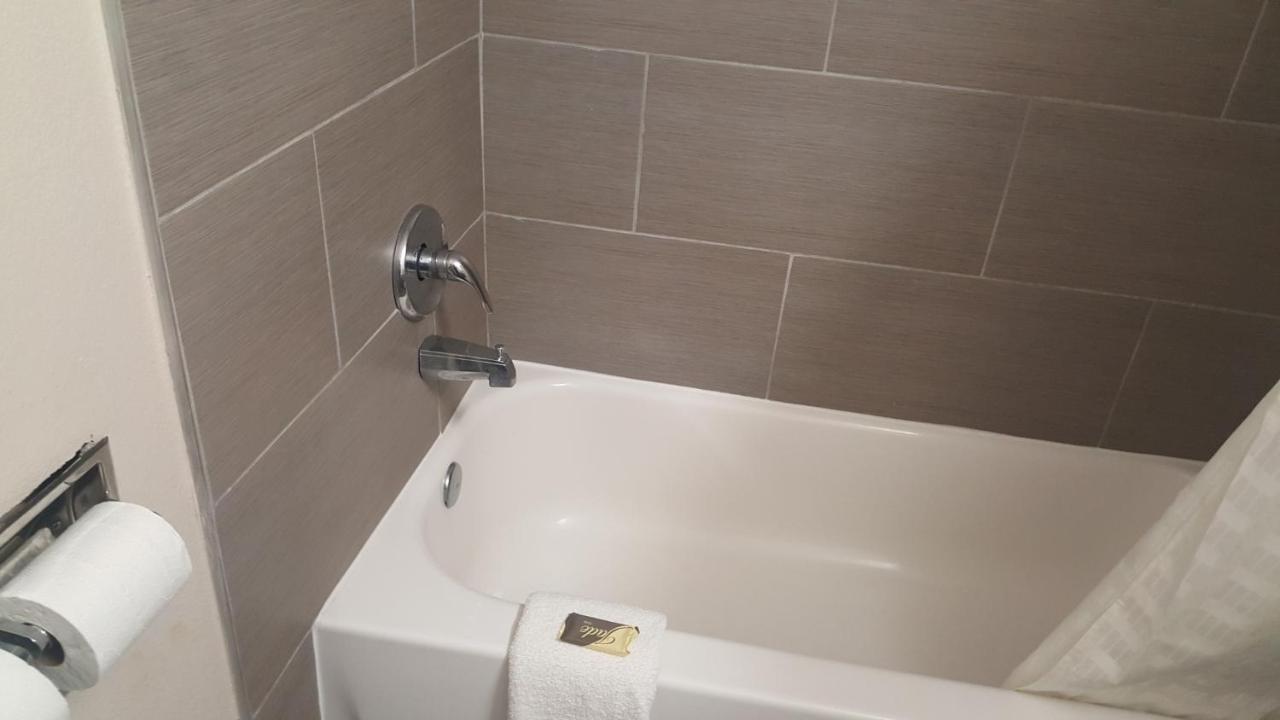 Regency Inn & Suites Pensacola Eksteriør billede