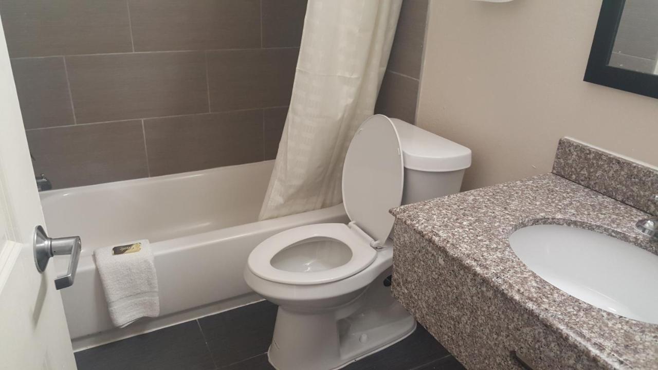 Regency Inn & Suites Pensacola Eksteriør billede