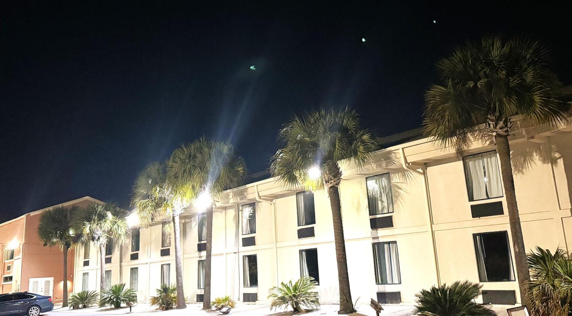 Regency Inn & Suites Pensacola Eksteriør billede